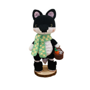 Gaspard le loup noir crocheté à la main par Tif Créatif