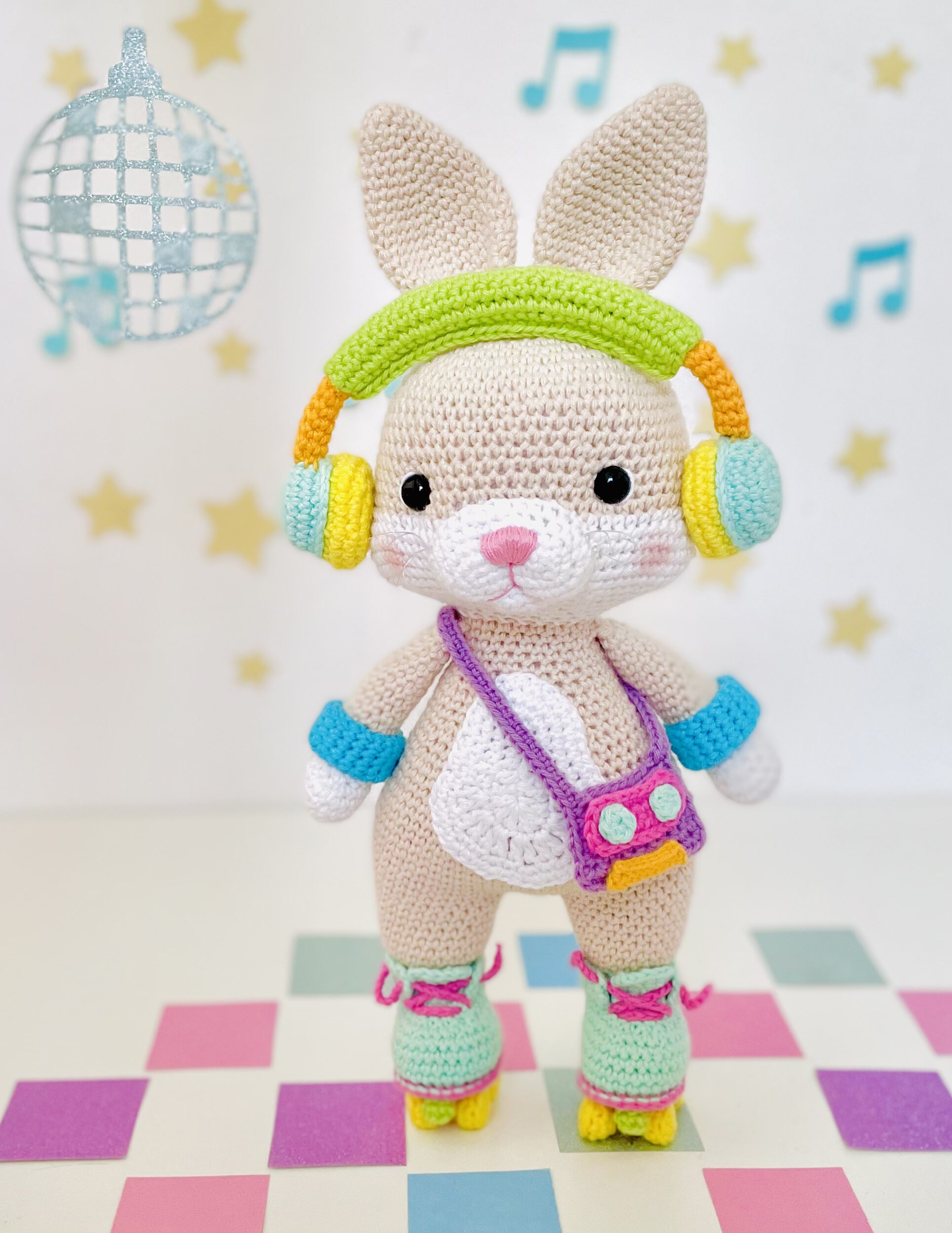 Funky80's le lapin – Crocheté à la main – Image 2