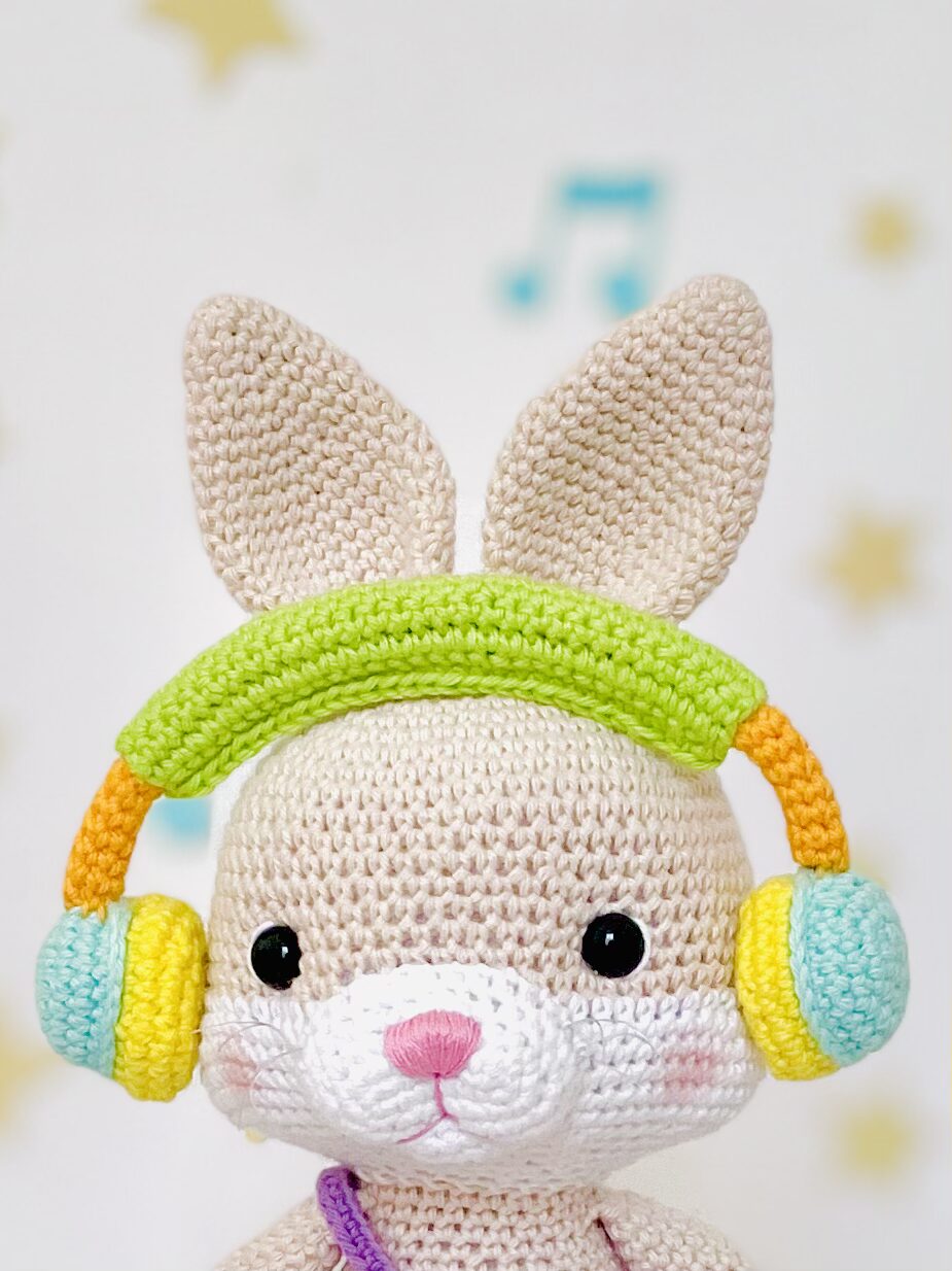 Funky80's le lapin – Crocheté à la main – Image 5
