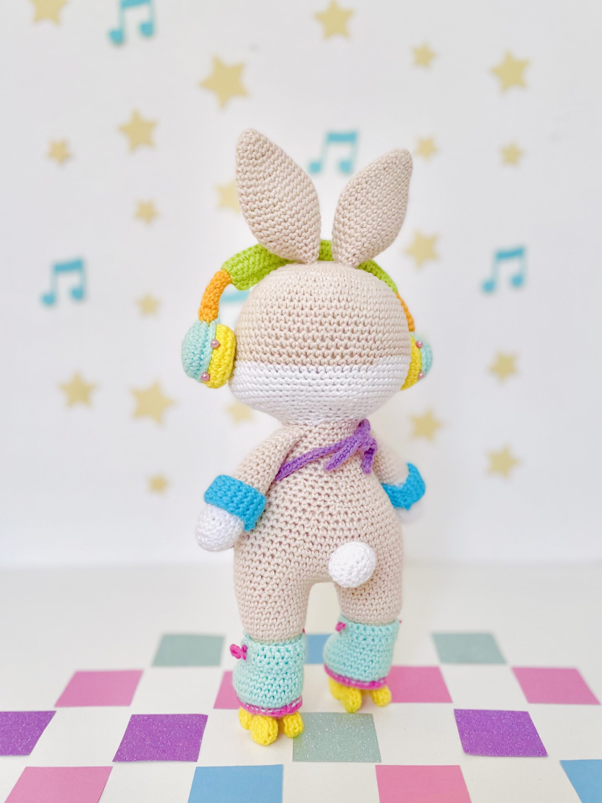 Funky80's le lapin – Crocheté à la main – Image 4