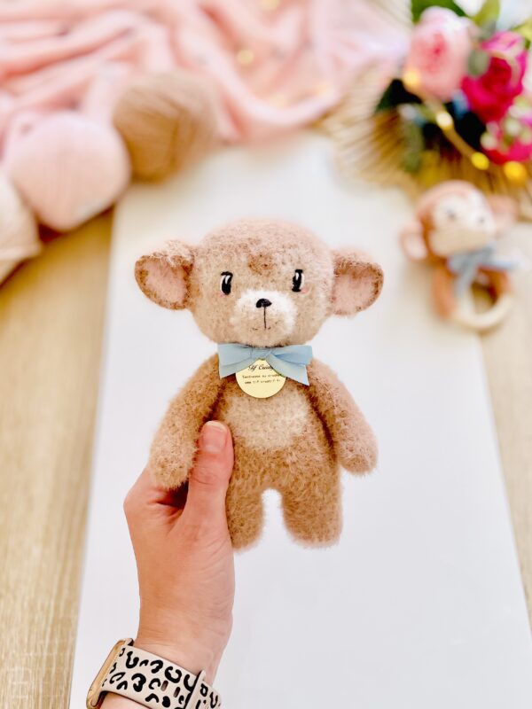 Petit câlin Milo le Singe au crochet – Image 3